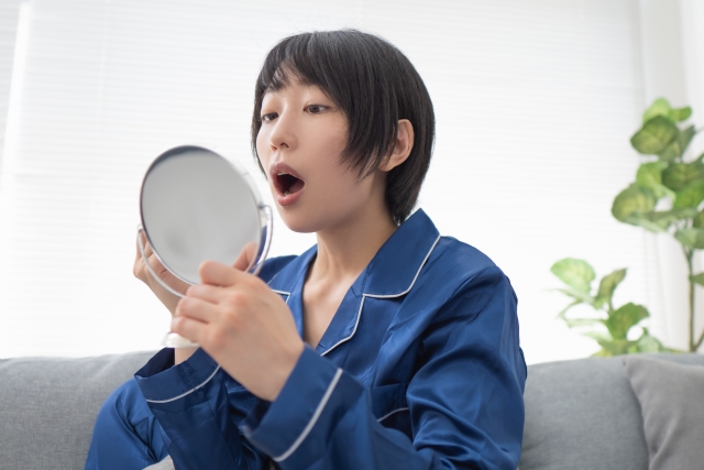 前歯の裏の歯茎がぷっくり腫れて不安